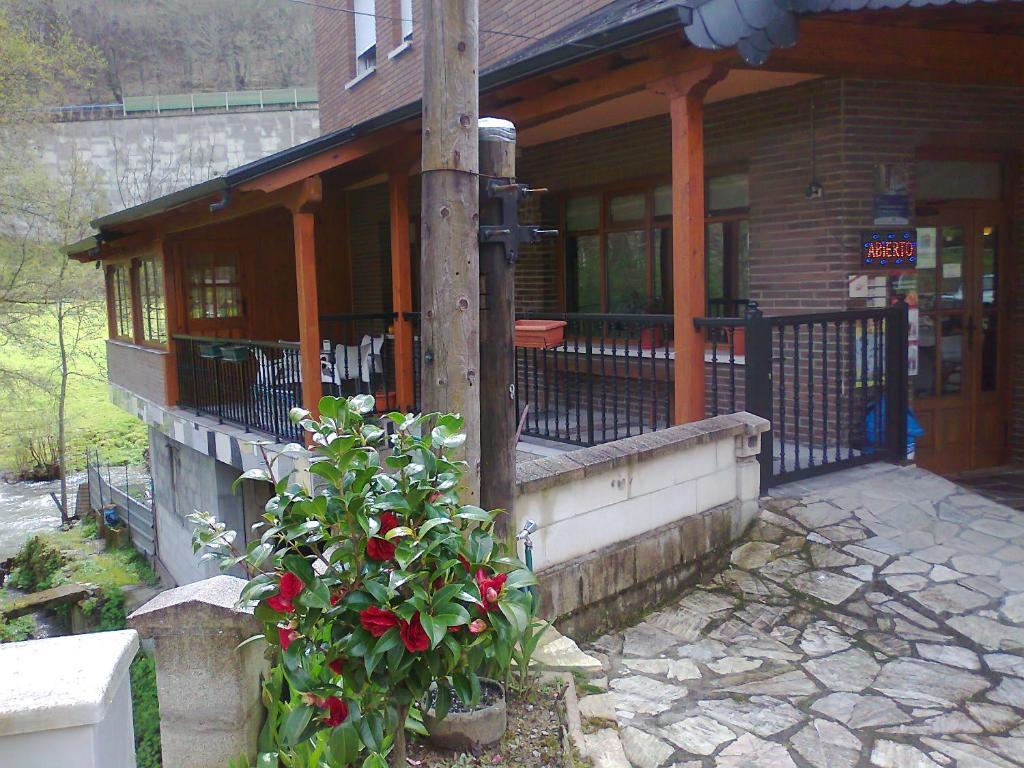 Hostal El Peregrino La Portela de Valcarce ภายนอก รูปภาพ