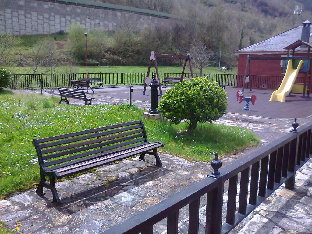 Hostal El Peregrino La Portela de Valcarce ภายนอก รูปภาพ