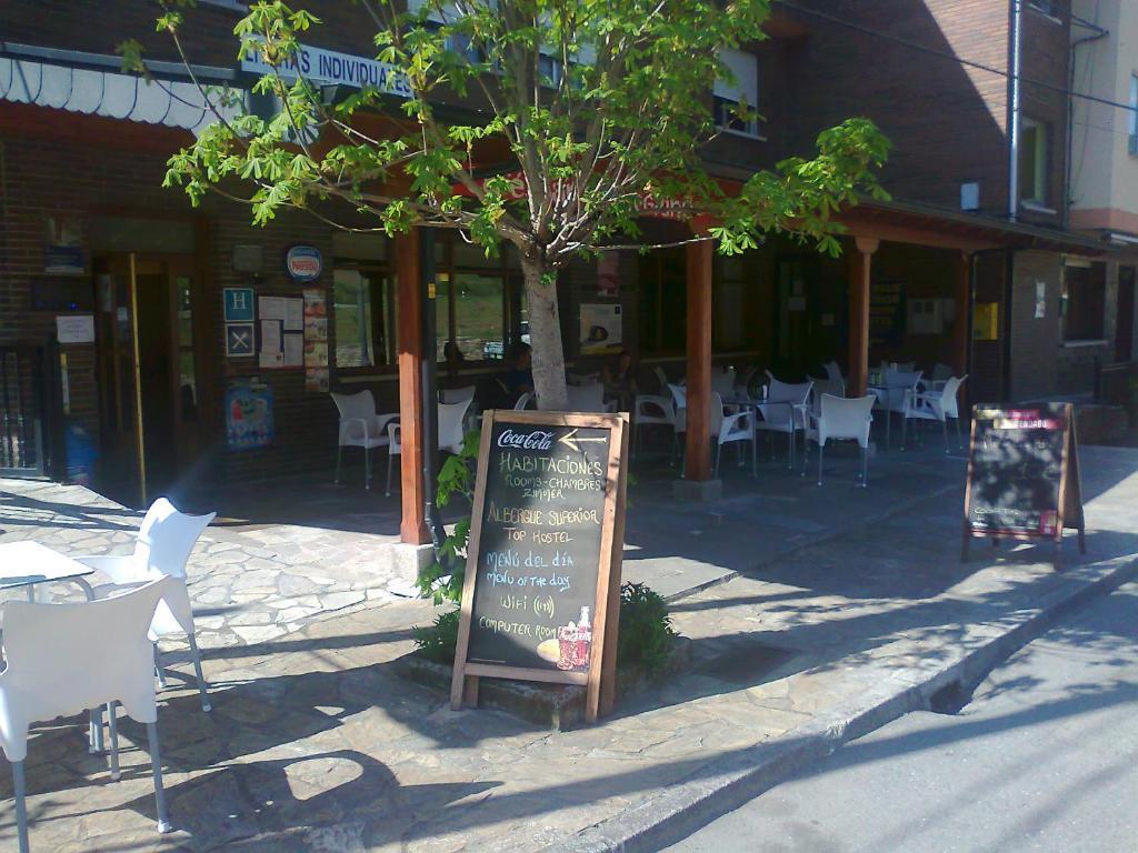 Hostal El Peregrino La Portela de Valcarce ภายนอก รูปภาพ