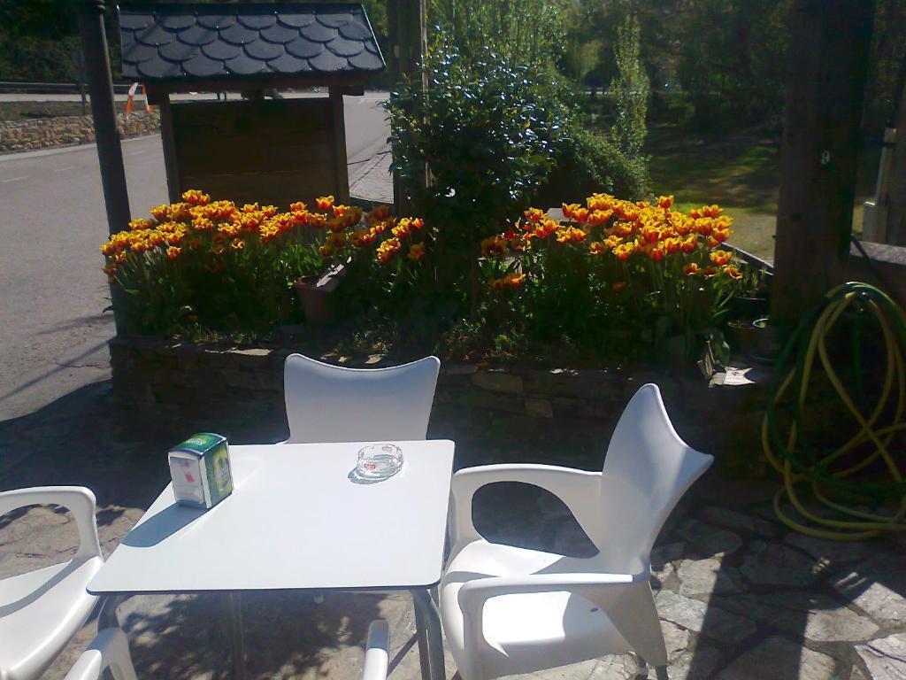 Hostal El Peregrino La Portela de Valcarce ภายนอก รูปภาพ