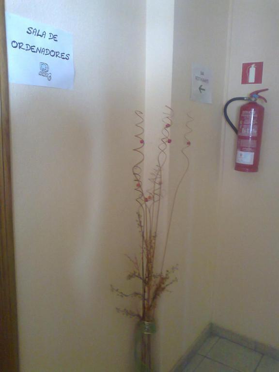 Hostal El Peregrino La Portela de Valcarce ภายนอก รูปภาพ